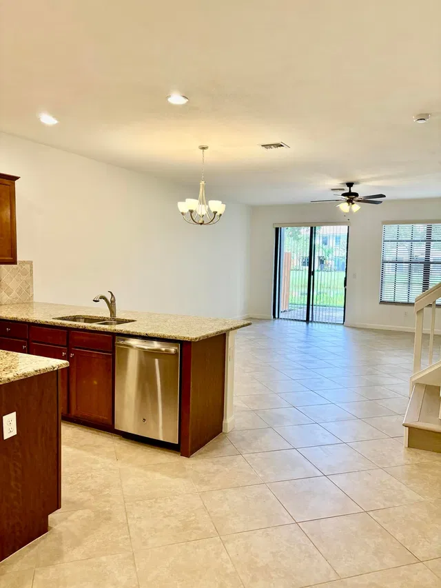 Residence photo 9