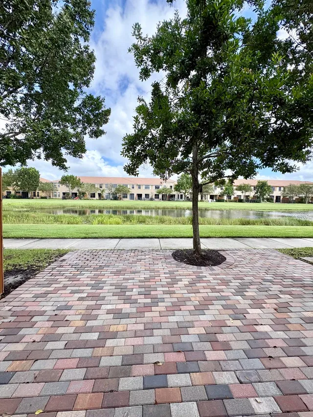 Residence photo 12