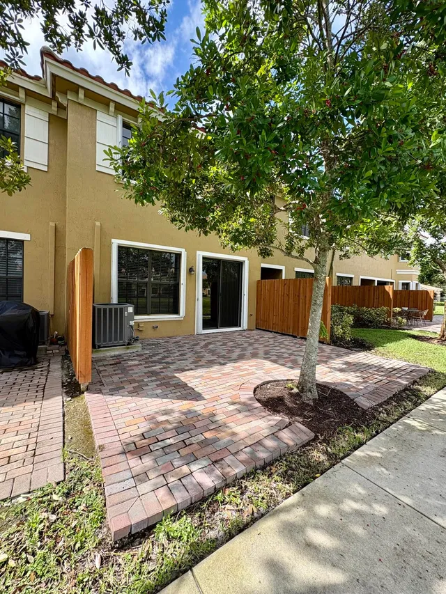 Residence photo 14