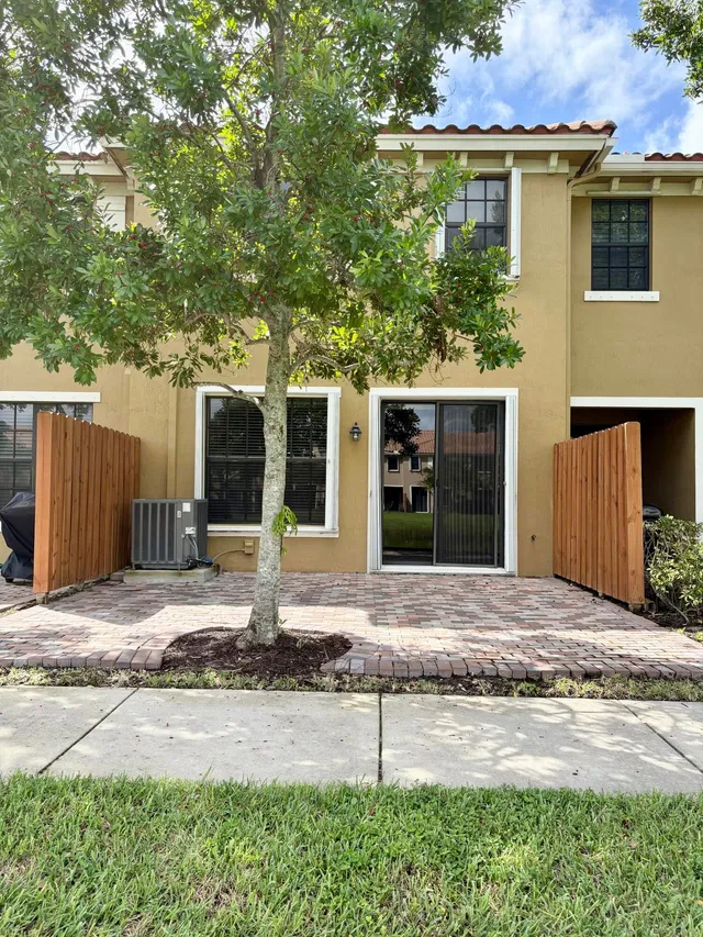Residence photo 15