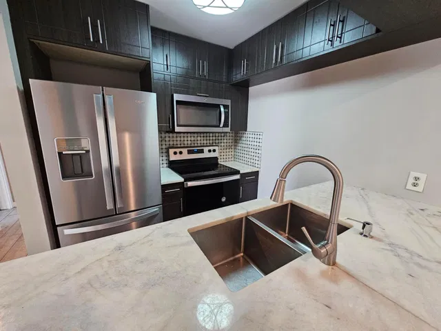 Unit 105 photo 4