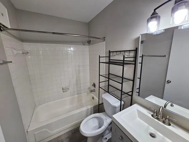 Unit 105 photo 6