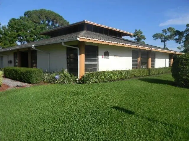 Unit 105 photo 10