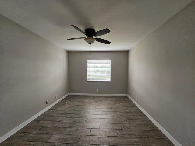 Unit 105 photo 11