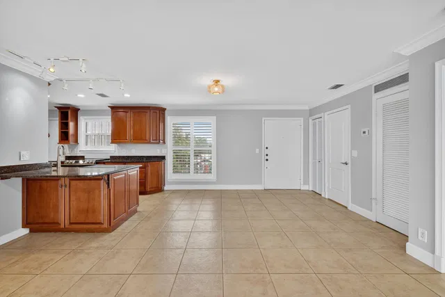 Unit 308 photo 17