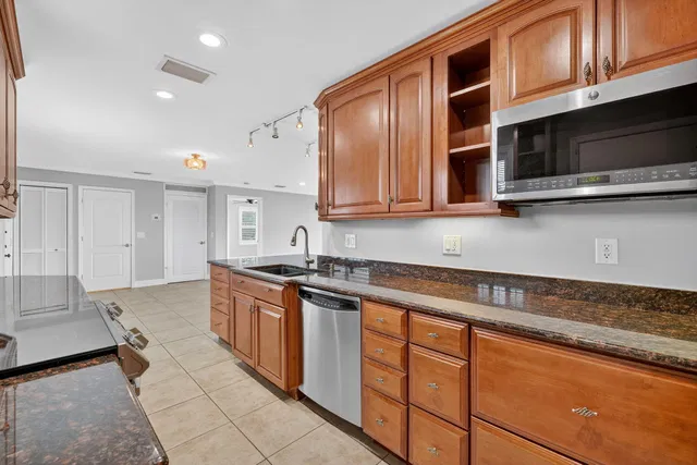 Unit 308 photo 21