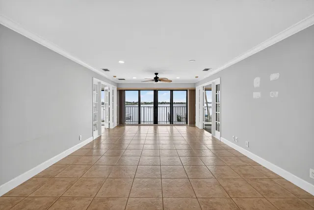 Unit 308 photo 22