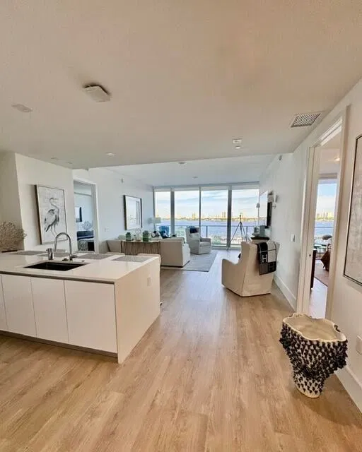 Nautilus 220 Unit 503 photo 8