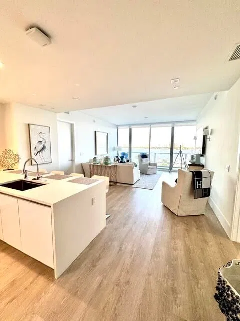 Nautilus 220 Unit 503 photo 9