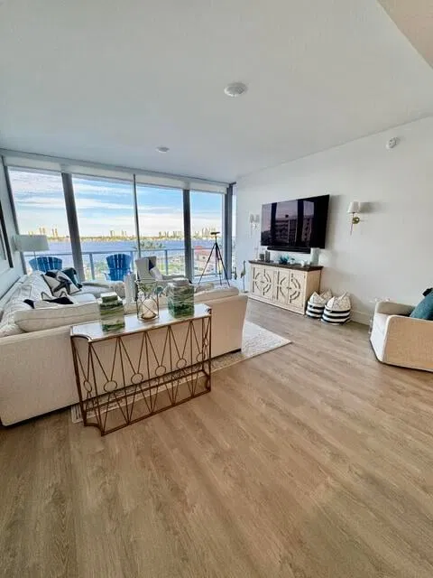 Nautilus 220 Unit 503 photo 12