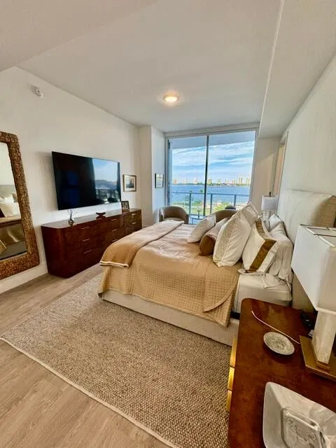 Nautilus 220 Unit 503 photo 18