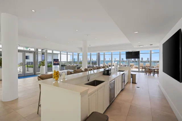 Nautilus 220 Unit 503 photo 46