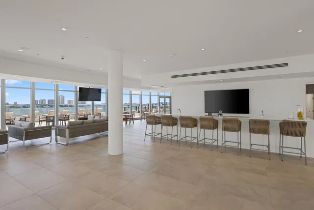 Nautilus 220 Unit 503 photo 47