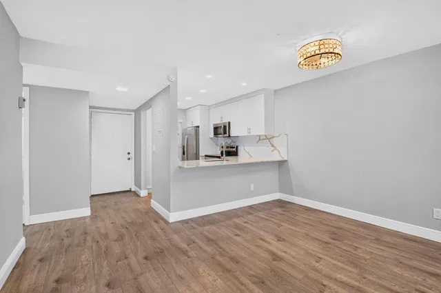  Residence photo 9