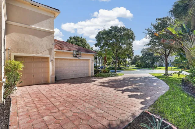  Residence photo 9