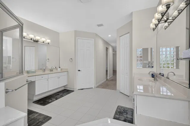 Residence photo 60