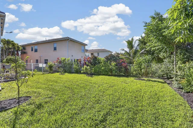  Residence photo 72