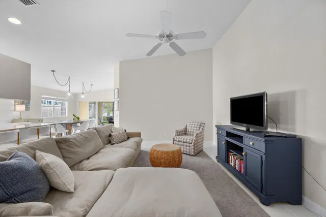 Residence photo 3