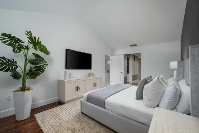 Residence photo 12