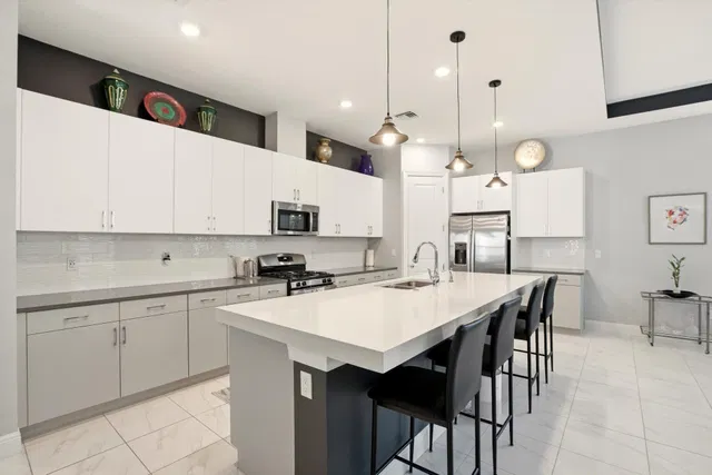 Residence photo 2