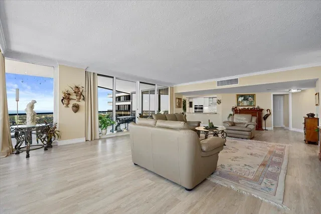 Unit 2156 photo 8