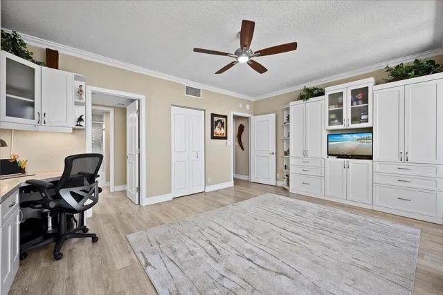 Unit 2156 photo 20