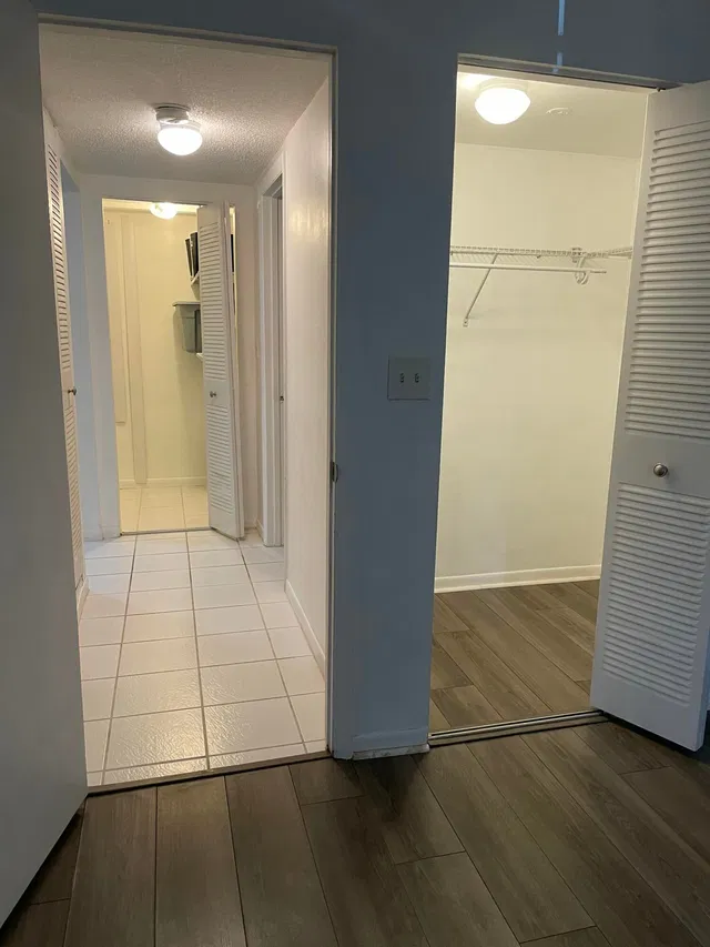 Unit 1090 photo 5