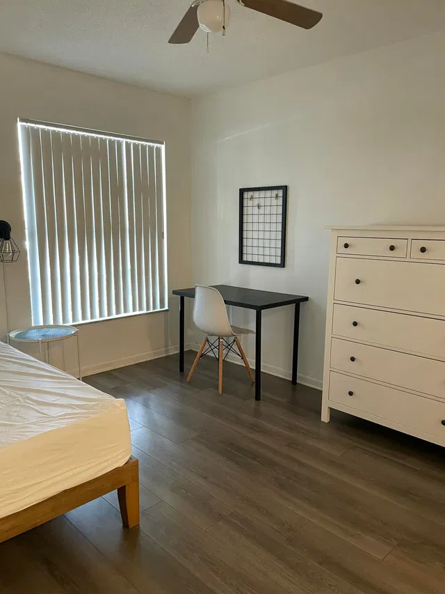 Unit 1090 photo 6