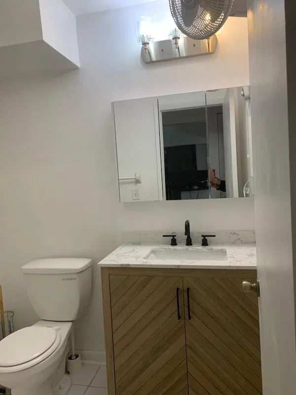 Unit 1090 photo 9