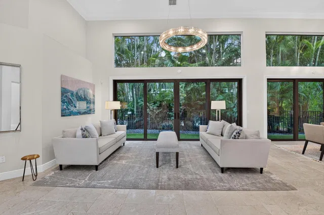 Seasons Residence photo 7