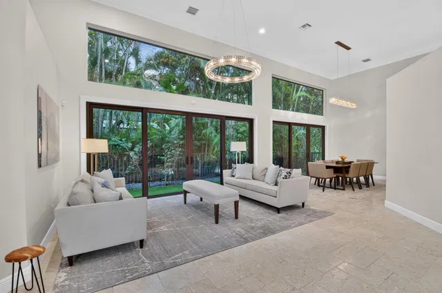 Seasons Residence photo 9
