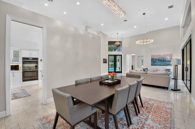 Seasons Residence photo 11