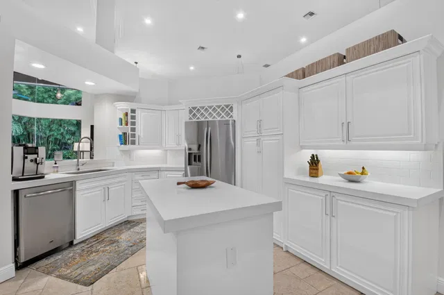 Seasons Residence photo 14