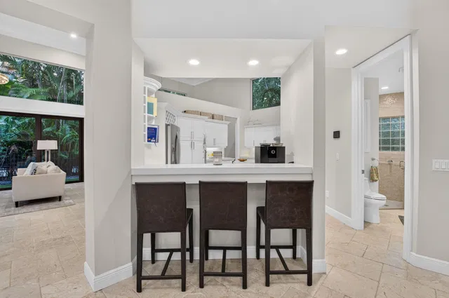 Seasons Residence photo 16