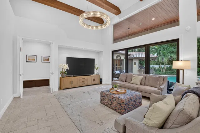 Seasons Residence photo 18