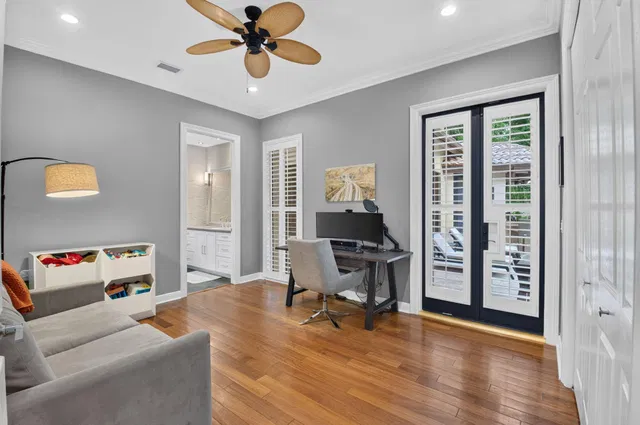 Seasons Residence photo 25