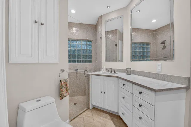Seasons Residence photo 26