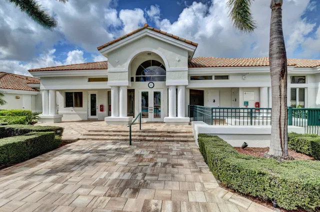 Seasons Residence photo 34