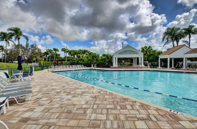 Seasons Residence photo 38