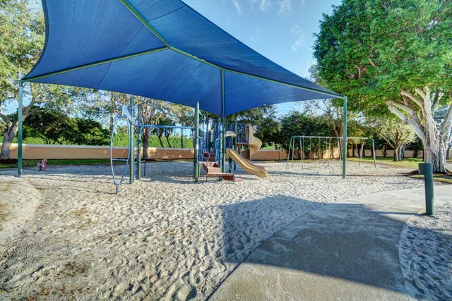 Seasons Residence photo 39