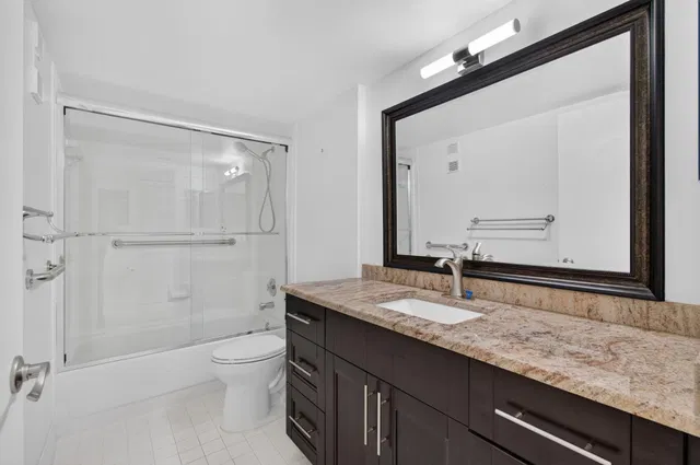 Unit 403 photo 13