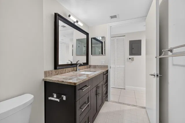 Unit 403 photo 14