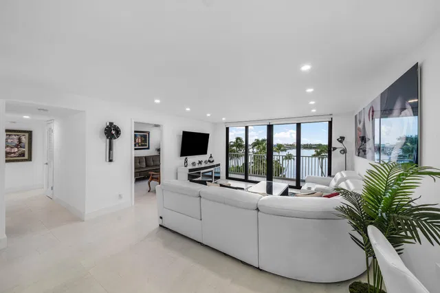 2860 S Ocean Palm Beach Unit Unit 512 photo 14