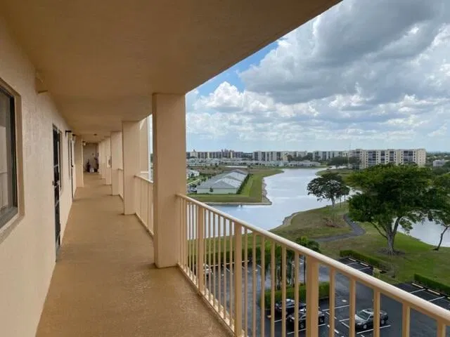 Unit 805 photo 6