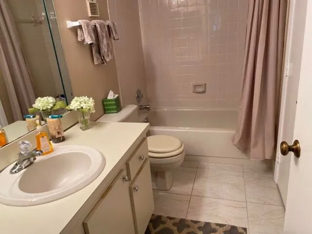 Unit 805 photo 15