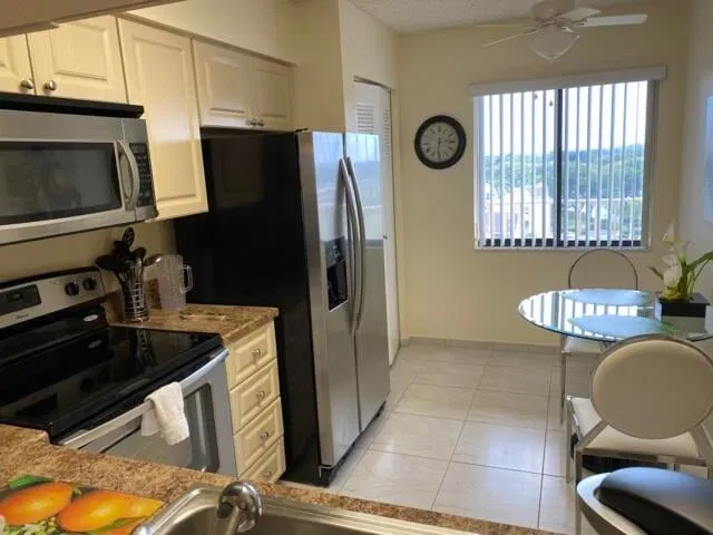 Unit 805 photo 27
