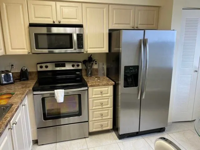 Unit 805 photo 28