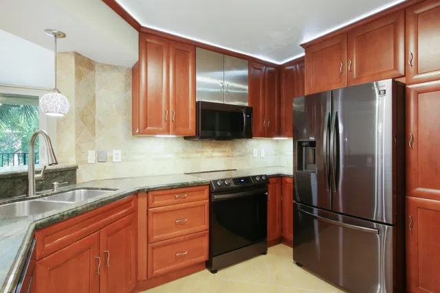Unit 205 photo 11