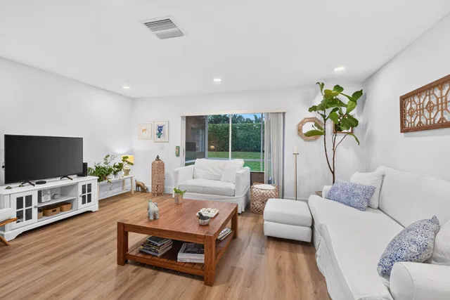 Residence photo 6