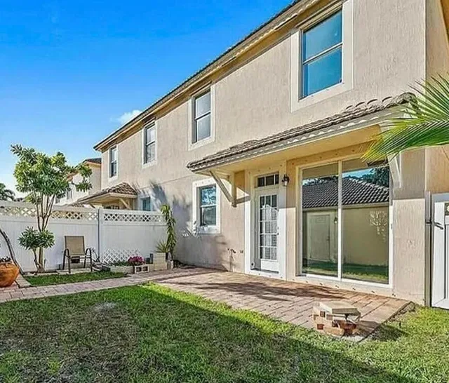 Residence photo 2